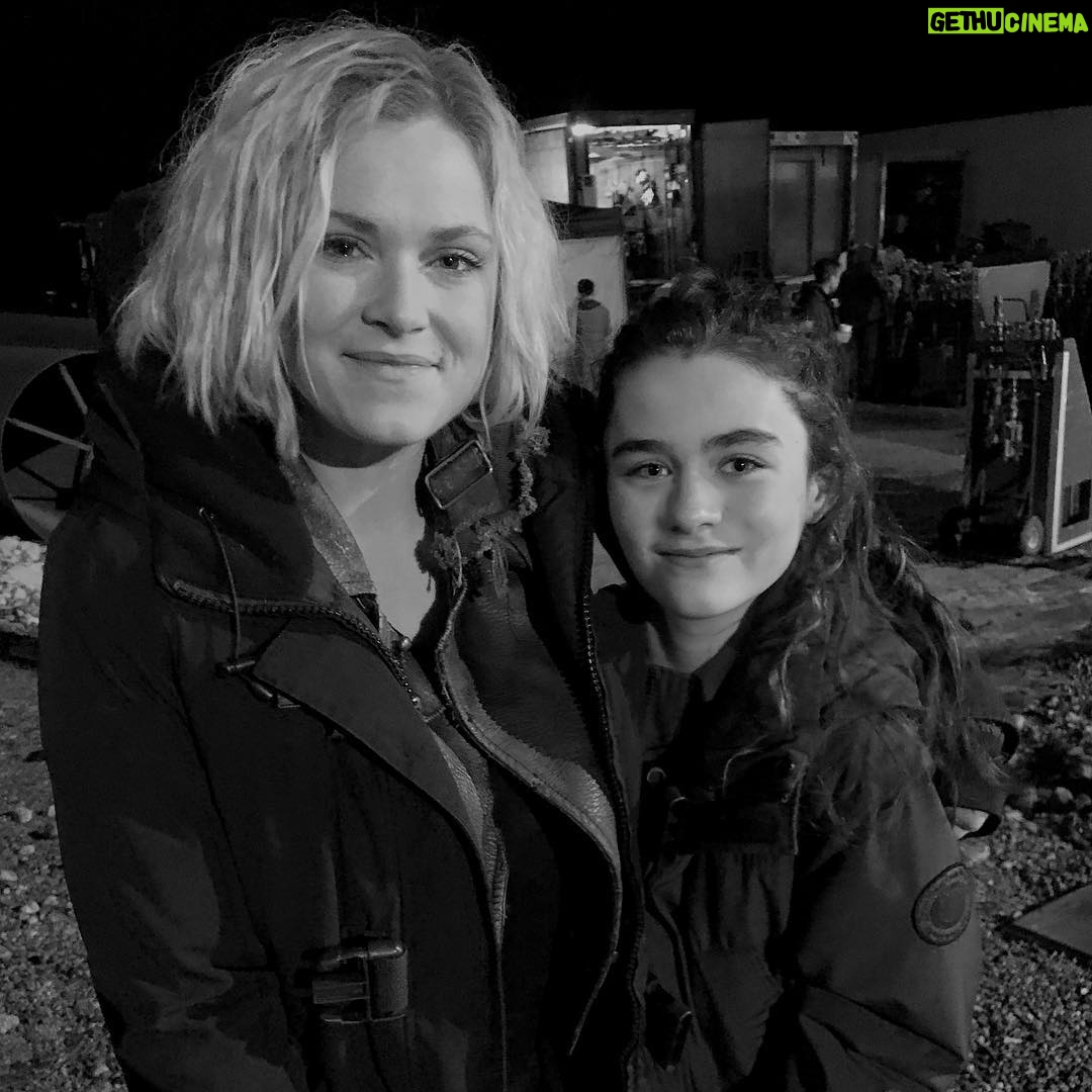 Lola Flanery - 26.1K Likes - Girls Night Out 🌟👯‍♀️💯 ... ok well maybe more Girls At Work , but we are outside at night 😘 #the100season5 #clarkeandmadi #bts