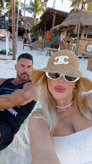 Lorena Herrera Instagram - Hoy se terminaron nuestras hermosas y cada año esperadas vacaciones de fin e inicio de año! Siempre trato de separar  estos 2 meses qué son Esenciales en mi vida!!
 Gracias #rivieramaya #tulum #playadelcarmen por los momentos mágicos que siempre nos regalas ,con tu clima maravilloso , lugares y gente únicos y  Espectaculares!! #Felizdomingo 🏖️🏝️