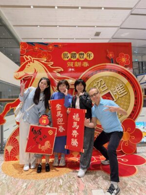 Lorene Ren Instagram - 這個農曆假期過得開心嗎？

今年和家人朋友一起， 
又是一個熱鬧又溫暖的年節記憶 ❤️ 
也把這份團圓的喜氣分享給你們。 

趕在年假尾聲， 
和大家說聲新年快樂 🧧 

祝福大家新的一年 
平安健康✨ 
順心如意✨ 
天天好心情✨ 
日子有光、心裡有愛✨ 

帶著年節累積的能量與笑聲， 
一起迎接嶄新的開始🥳
願接下來的日子， 
都有光、有笑，也有值得期待的美好🫶🏻