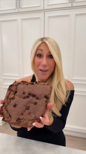 Lori Greiner Instagram - This entire brownie can be ONE serving!! It’s under 500 calories & has 50 grams of protein - plus it’s delicious! If you want a light, healthy but deliciously decadent chocolate brownie, you’ve got to try this!! Comment recipe if you want to know how I made it. 💕👩‍🍳