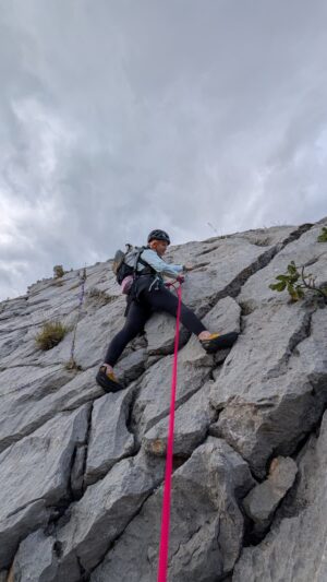 Lotta Hintsa Instagram - Eka kerta tän kaa köysistössä!🪢
—-
Roping up together for the first time with this one! I do have to admit… today’s workout required some extra problem solving.