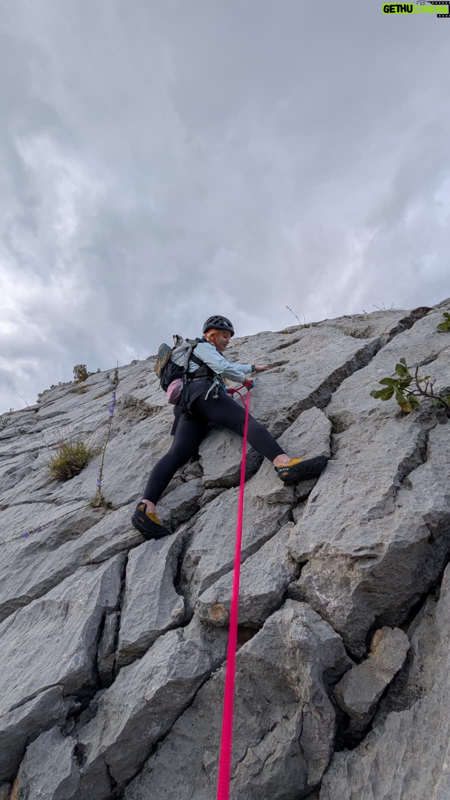Lotta Hintsa - 1.1K Likes - Eka kerta tän kaa köysistössä!🪢
—-
Roping up together for the first time with this one! I do have to admit… today’s workout required some extra problem solving.