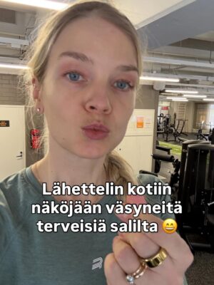 Lotta Hintsa Instagram - Aikamoinen aikamatka ku meni viikoksi äidin luo Jyväskylään. 😄
———
I spent a week at my mom’s place and it was perfect. Mom got to spend time with her granddaughter and I got lots of work done, got to ski, train and see friends 🥰 and the baby got to try out my old baby bed, stroller and cradle. Great success 😄

Mainos: @thule autoistuin, @donebydeer mustavalkokortit ja @sebrainterior unipesä saatu @wauvakauppa 🤍