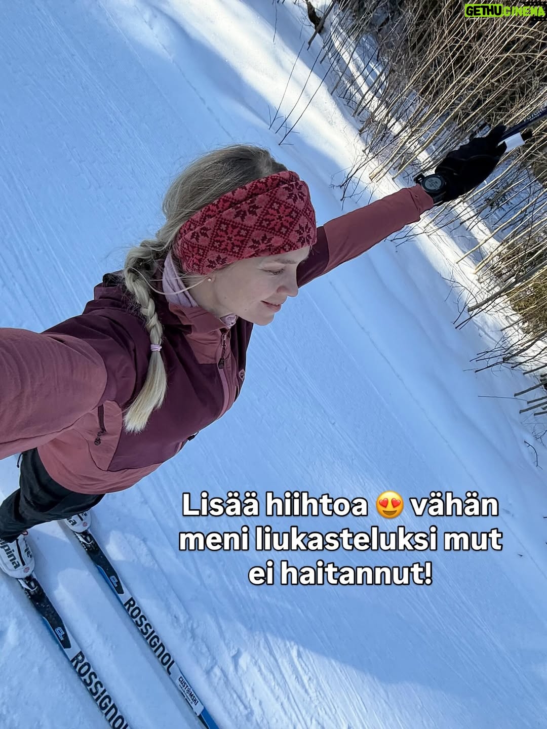 Lotta Hintsa - 4.7K Likes - Aikamoinen aikamatka ku meni viikoksi äidin luo Jyväskylään. 😄
———
I spent a week at my mom’s place and it was perfect. Mom got to spend time with her granddaughter and I got lots of work done, got to ski, train and see friends 🥰 and the baby got to try out my old baby bed, stroller and cradle. Great success 😄

Mainos: @thule autoistuin, @donebydeer mustavalkokortit ja @sebrainterior unipesä saatu @wauvakauppa 🤍