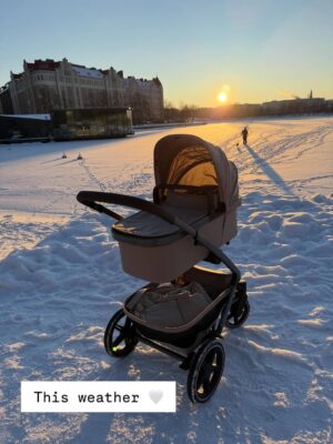 Lotta Hintsa Instagram - Hello from the baby bubble 👋🏻🫧 the last slide pretty much explains it all but here’s a bit of a recap of the past three weeks. (Also plenty of friends and family have visited which I have absolutely loved ❤️).

* @myjoolz Geo 3 stroller and @thule car seat gifted by @wauvakauppa ❤️
**@ruokaboksi meals gifted 🥰