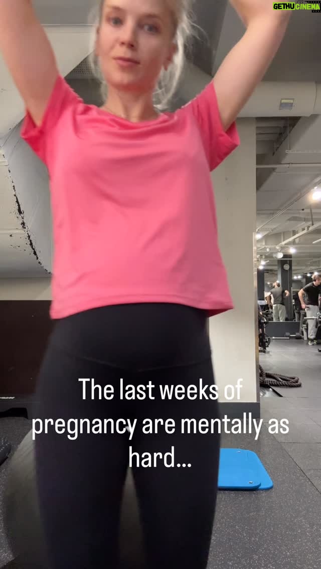 Lotta Hintsa - 746 Likes - IYKYK. 

Checking and then rechecking the weather forecast, checking the other forecast and then the third one and hoping that the one with the nicest window for climbing would materialize…

Ps. Thank you @rohnisch for my new favorite training shirts 🩷 So light and breathable and also my normal size fits over the bump without the Winnie the Pooh-effect🤌🏻 (I’ve got this style in 3 colors now 😍)