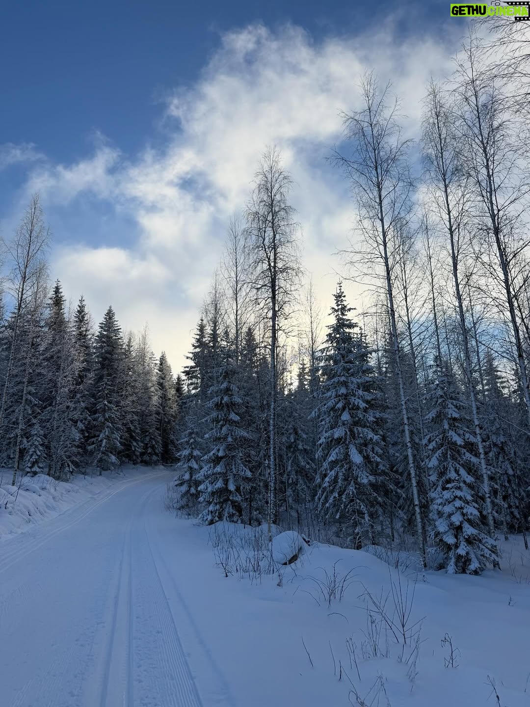 Lotta Hintsa - 1.1K Likes - Finally skiing this winter😍 and what a beautiful winter day it was!❄️

I’ve also established that what my mom doesn’t have at her house, I don’t need. I came here having forgotten my ski boots and had the wrong pair of ski poles. Found my super old pair of boots from my teenage years and borrowed mom’s poles and off I went. Also, after telling her I’d been slipping around on the icy track she told me she has the right products to treat the skis so next time my technique might look a bit prettier too!

Can’t wait for the sore muscles tomorrow 🤪 happy Monday all!😘