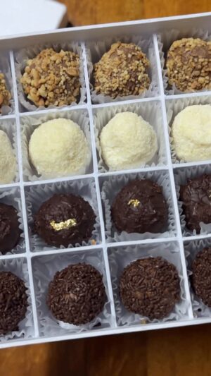 Louise delos Reyes Instagram - Supporting the Philippine Pastry Team on their road to the Coupe du Monde de la Pâtisserie!👩🏻🍳
You can help them represent the country by purchasing @cmpatisserie_philippines' French Macaron Degustation and Special Truffle Collection, with proceeds going directly to their training and competition preparations.
Let’s support Team Philippines and bring our flavors to the world stage!🇵🇭
#SupportLocalPastry #PhilippinePastryTeam #CoupeDuMondeDeLaPatisserie #TeamPhilippines