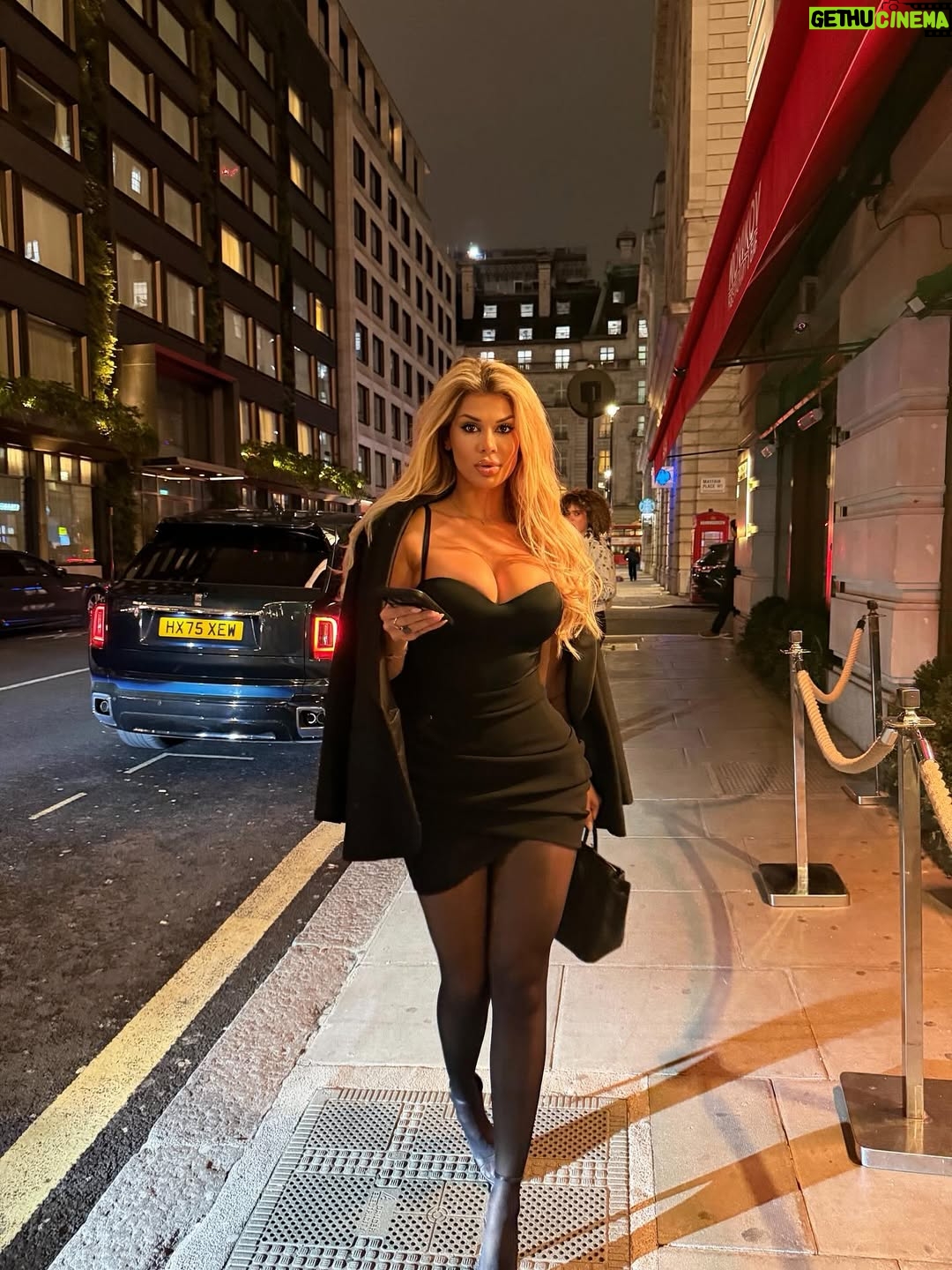 Luana Vjollca - 25.5K Likes - What’s ur name: Lioness.