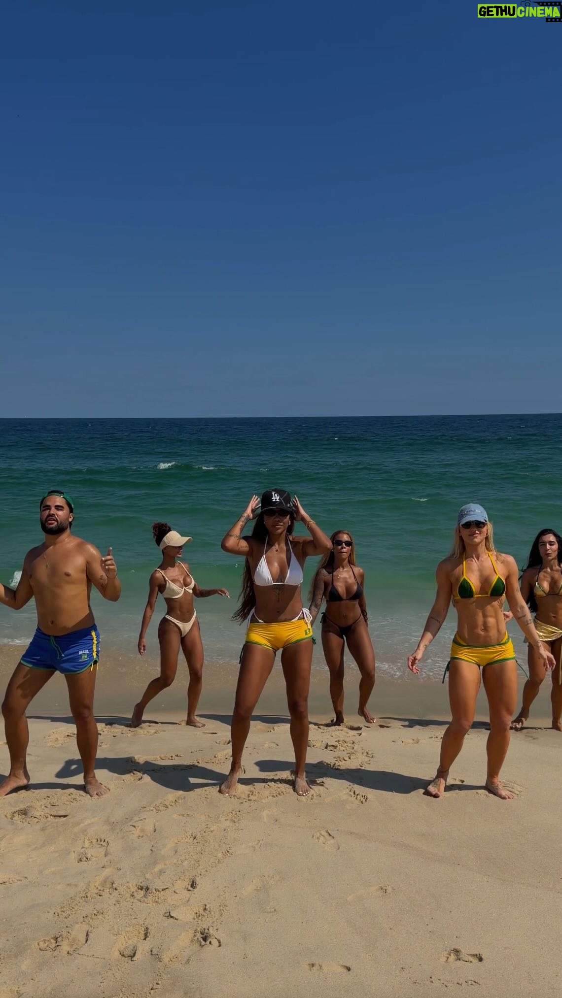 Ludmilla - 1.8 Million Likes - Aulão de BOTA na praia hoje 🤭