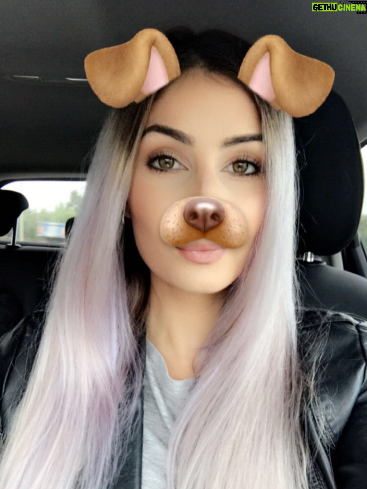 Lufy - 43K Likes - back en 2016 vous vous souvenez de tout ça??🥹 je pense que c’est pas faux de dire que c’était une des meilleures années: les lookbook, les snap, la tresse de la triche!!, les makeup bien chargés, les challenges youtube, et surtout tellement d’insouciance 💕💜
