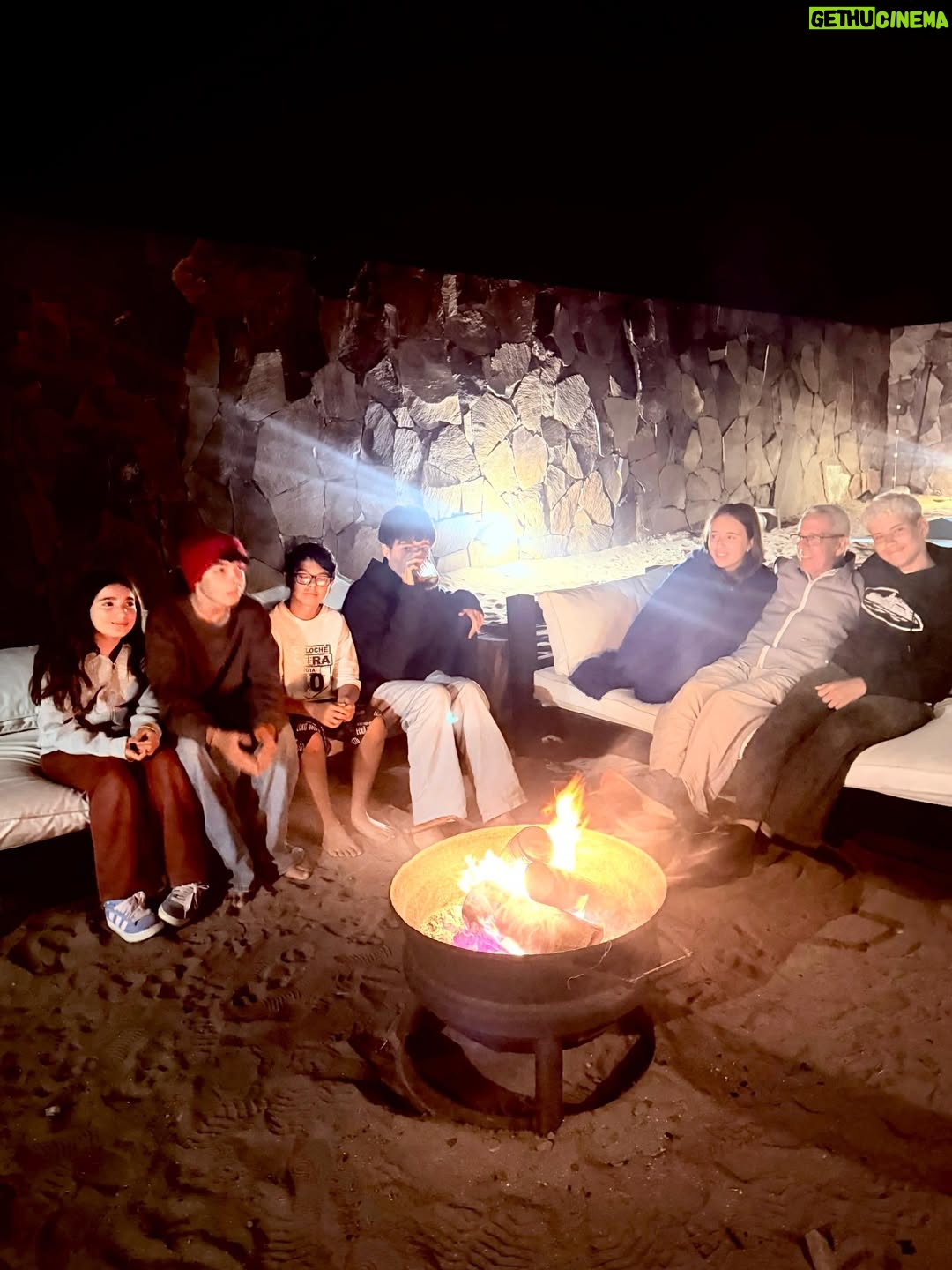 Luz Valdivieso - 36.7K Likes - Un mix del verano.. solo agradecer 🙌
El privilegio de estar juntos. Mis hijos, mis hermanas, mis sobrinos y mi papá! Disfrutar de días largos, del mar, la lectura, los juegos de mesa y las fogatas! 
De las conversaciones con los adolescentes! De ver cómo crecen! De veranos inolvidables en familia! 
Los ❤️ mucho!!! Que sean muuuchos más!!!
Gracias! Gracias!!Gracias!!! 

#huentelauquén 
#maríadelosrayos
#marcialdelostruenos
#lucíadepanguipulli