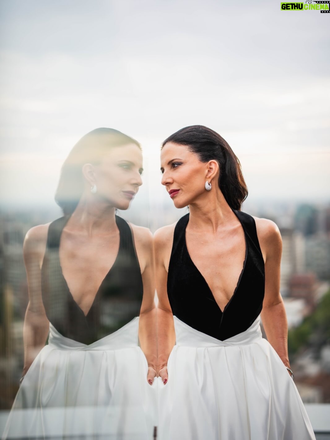 Luz Valdivieso - 12.1K Likes - Premios Caleuche 

👗 @gioyber
💄 @camilamakeup
💆🏻‍♀️ @carmenrosa_salon
📸 @cristian_toloza_fotografia
💎 @swarovski
📍 @acstgocencocostanera
❤️ @nicodelafoto
👭🏻 @camirosem