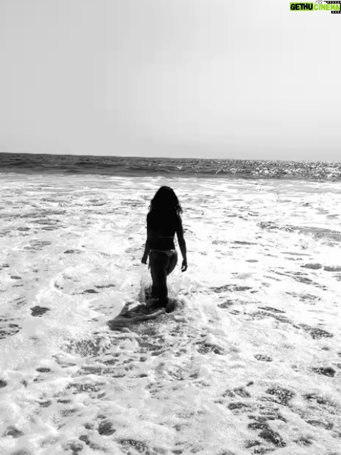Luz Valdivieso - 10.8K Likes - De mis días en México 😊
Gozando una playa desierta.. 

📸 @nicodelafoto ❤️