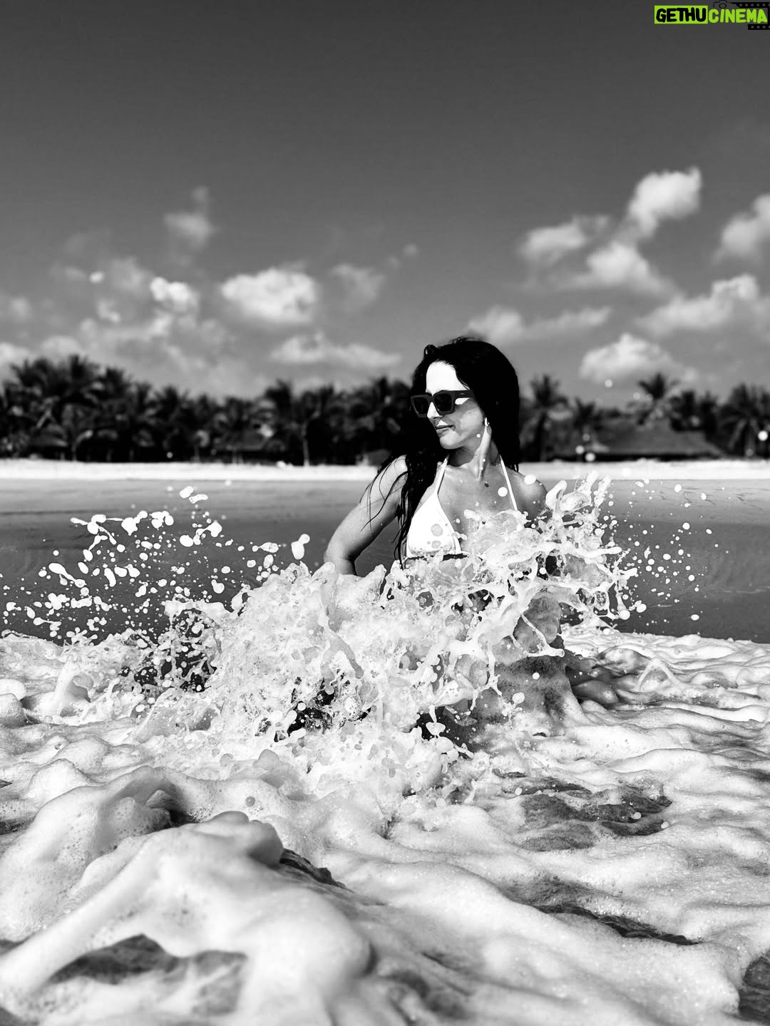 Luz Valdivieso - 10.8K Likes - De mis días en México 😊
Gozando una playa desierta.. 

📸 @nicodelafoto ❤️