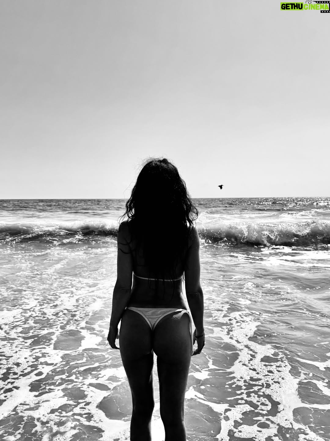 Luz Valdivieso - 10.8K Likes - De mis días en México 😊
Gozando una playa desierta.. 

📸 @nicodelafoto ❤️