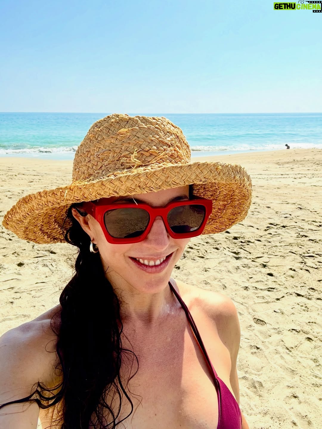 Luz Valdivieso - 17.2K Likes - Un poco de estos días de fin del 2025!
 🌊🏖️🌅💪🏼
Mar, playa, atardeceres, deporte y amor! Mucho 🥰❤️
Que el 2026 sea tan bueno como este! 🙏Y mejor!! 
Muy feliz año a todos ustedes! 
Y pueden dejar sus mensajitos que los voy a leer!