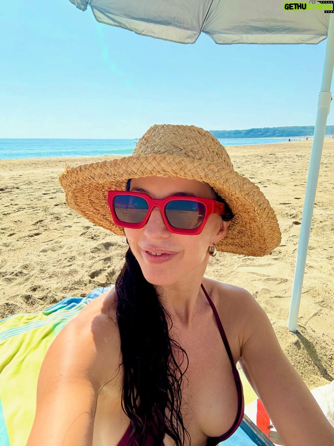 Luz Valdivieso - 17.2K Likes - Un poco de estos días de fin del 2025!
 🌊🏖️🌅💪🏼
Mar, playa, atardeceres, deporte y amor! Mucho 🥰❤️
Que el 2026 sea tan bueno como este! 🙏Y mejor!! 
Muy feliz año a todos ustedes! 
Y pueden dejar sus mensajitos que los voy a leer!