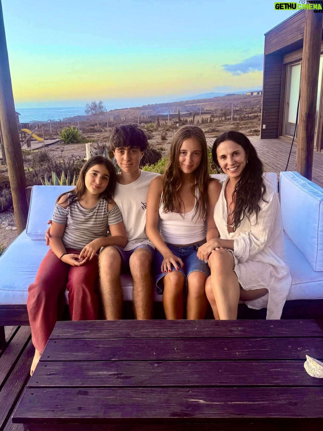 Luz Valdivieso - 36.7K Likes - Un mix del verano.. solo agradecer 🙌
El privilegio de estar juntos. Mis hijos, mis hermanas, mis sobrinos y mi papá! Disfrutar de días largos, del mar, la lectura, los juegos de mesa y las fogatas! 
De las conversaciones con los adolescentes! De ver cómo crecen! De veranos inolvidables en familia! 
Los ❤️ mucho!!! Que sean muuuchos más!!!
Gracias! Gracias!!Gracias!!! 

#huentelauquén 
#maríadelosrayos
#marcialdelostruenos
#lucíadepanguipulli