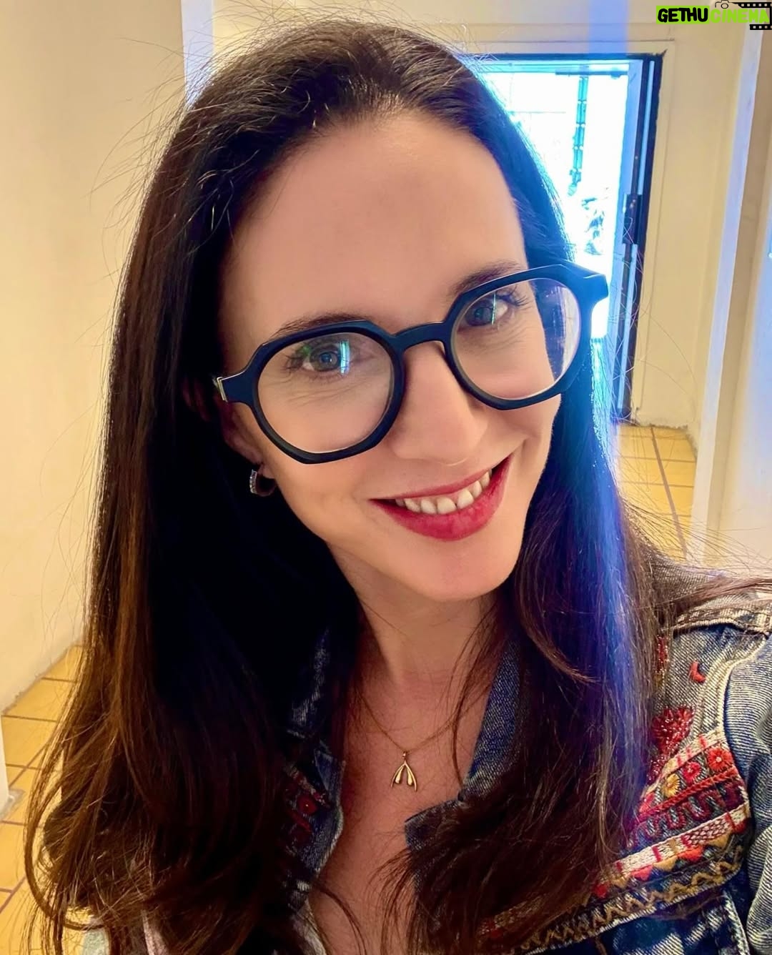 Luz Valdivieso - 19.8K Likes - Esta es Josefa de hoy! 
Bastante políticamente incorrecta pero eso lo discutimos con los que escriben! 🤭
Aqui les muestro su collar!
QUIÉN ADIVINA QUÉ ES???

Una pista: me lo regaló @japijane
@teleseries_mega