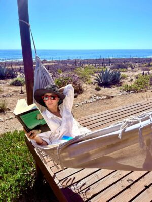 Luz Valdivieso Instagram - Un mix del verano.. solo agradecer 🙌
El privilegio de estar juntos. Mis hijos, mis hermanas, mis sobrinos y mi papá! Disfrutar de días largos, del mar, la lectura, los juegos de mesa y las fogatas! 
De las conversaciones con los adolescentes! De ver cómo crecen! De veranos inolvidables en familia! 
Los ❤️ mucho!!! Que sean muuuchos más!!!
Gracias! Gracias!!Gracias!!! 

#huentelauquén 
#maríadelosrayos
#marcialdelostruenos
#lucíadepanguipulli