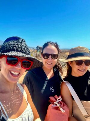 Luz Valdivieso Instagram - Un mix del verano.. solo agradecer 🙌
El privilegio de estar juntos. Mis hijos, mis hermanas, mis sobrinos y mi papá! Disfrutar de días largos, del mar, la lectura, los juegos de mesa y las fogatas! 
De las conversaciones con los adolescentes! De ver cómo crecen! De veranos inolvidables en familia! 
Los ❤️ mucho!!! Que sean muuuchos más!!!
Gracias! Gracias!!Gracias!!! 

#huentelauquén 
#maríadelosrayos
#marcialdelostruenos
#lucíadepanguipulli