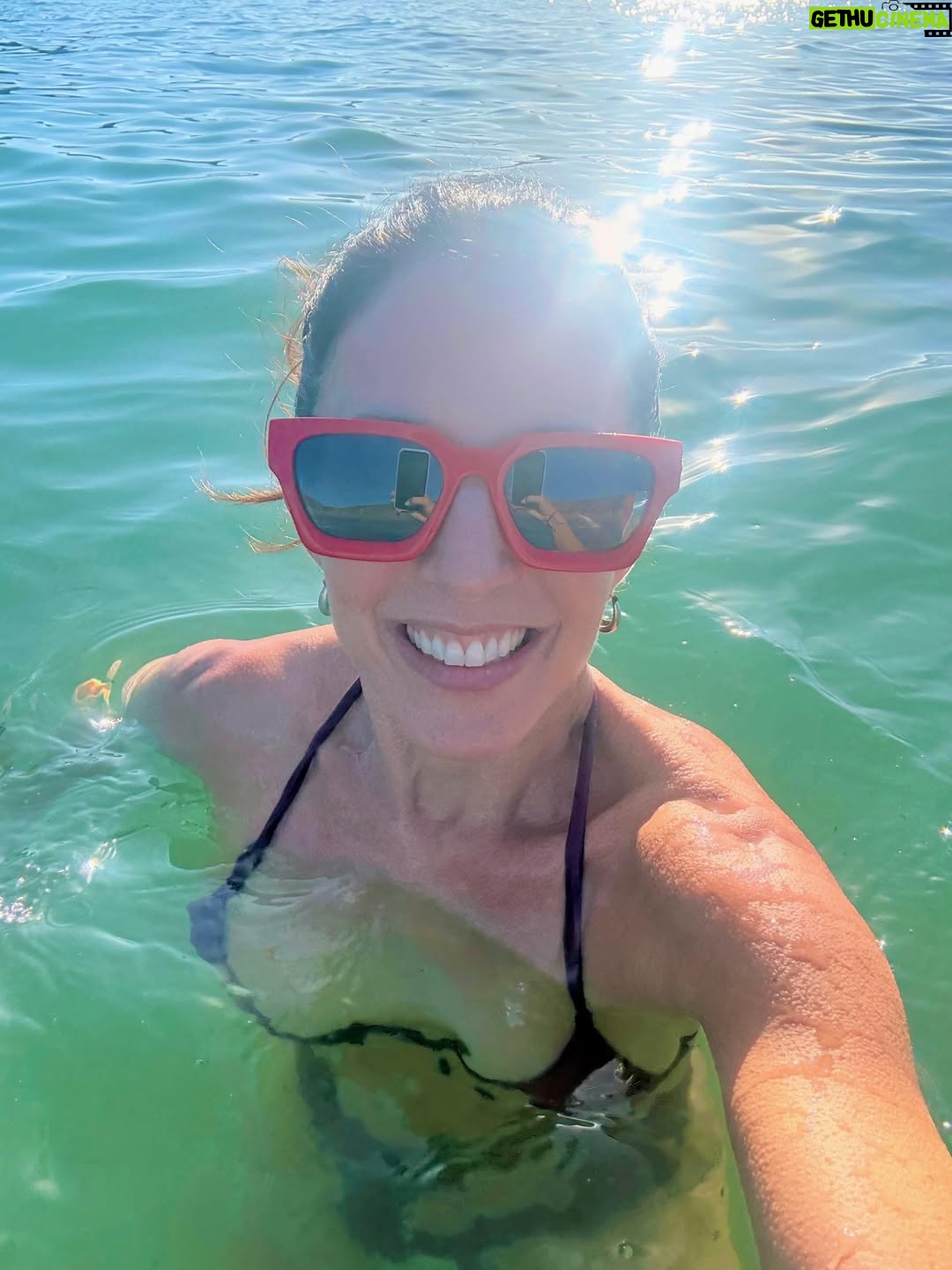 Luz Valdivieso - 36.7K Likes - Un mix del verano.. solo agradecer 🙌
El privilegio de estar juntos. Mis hijos, mis hermanas, mis sobrinos y mi papá! Disfrutar de días largos, del mar, la lectura, los juegos de mesa y las fogatas! 
De las conversaciones con los adolescentes! De ver cómo crecen! De veranos inolvidables en familia! 
Los ❤️ mucho!!! Que sean muuuchos más!!!
Gracias! Gracias!!Gracias!!! 

#huentelauquén 
#maríadelosrayos
#marcialdelostruenos
#lucíadepanguipulli