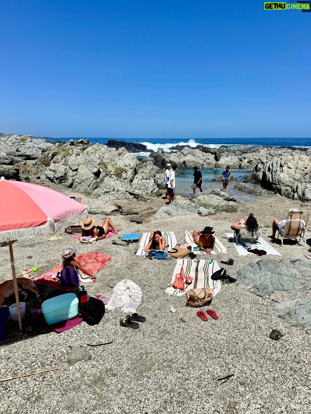 Luz Valdivieso - 36.7K Likes - Un mix del verano.. solo agradecer 🙌
El privilegio de estar juntos. Mis hijos, mis hermanas, mis sobrinos y mi papá! Disfrutar de días largos, del mar, la lectura, los juegos de mesa y las fogatas! 
De las conversaciones con los adolescentes! De ver cómo crecen! De veranos inolvidables en familia! 
Los ❤️ mucho!!! Que sean muuuchos más!!!
Gracias! Gracias!!Gracias!!! 

#huentelauquén 
#maríadelosrayos
#marcialdelostruenos
#lucíadepanguipulli