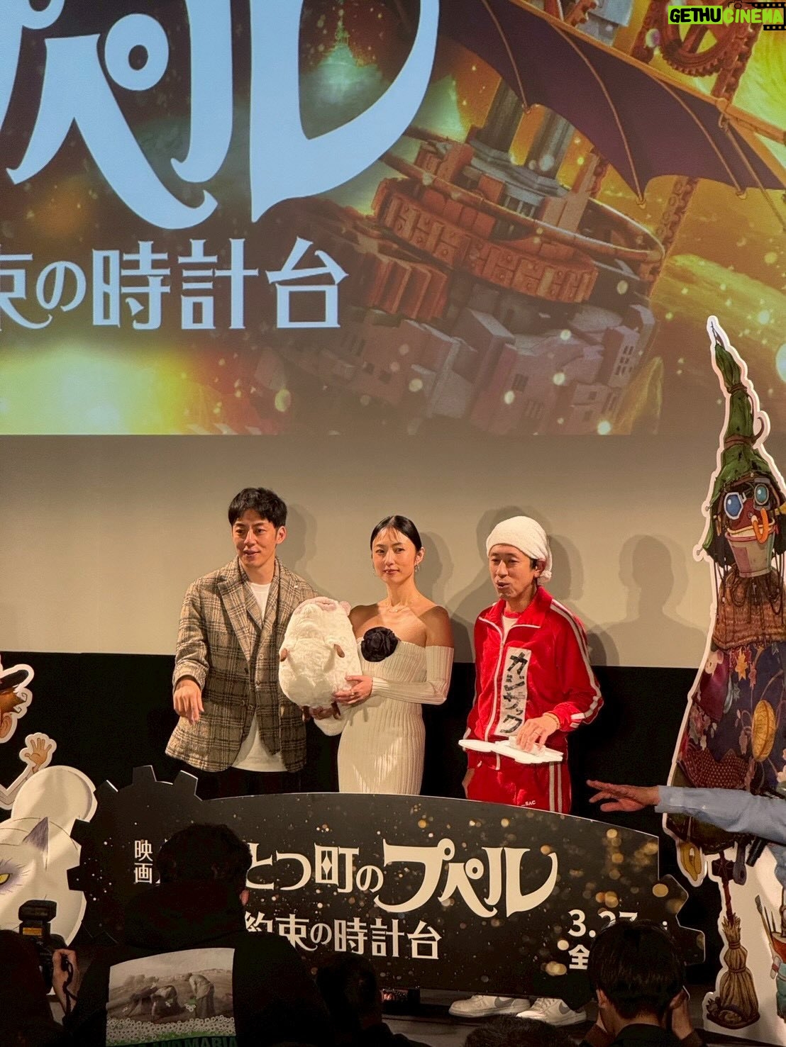 MEGUMI - 26.2K Likes - 皆言ってるけど、今年の体感スピード早すぎません？振り落とされないように確実に走っていこーっと🙋‍♀️
一枚めの @jeffkoons さんから人生の指針になるようなお言葉を沢山頂きました！
めちゃくちゃかっこよかったです❤️

2月も濃かったなぁ！