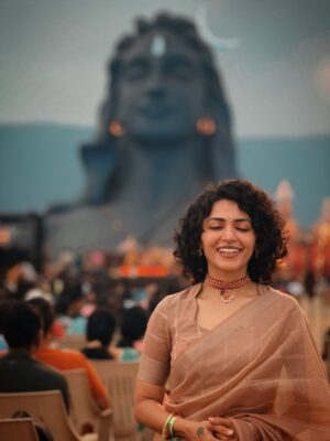 Maalavika Sundar Instagram - Om Namah Shivaya 

Thank you baby Hooban for this picture and everything ♥️♥️♥️ I love you to the moon and back and you truly are a blessing to me .. what will I do without you … Muah @deepa_rahmaniac :) 

#onlylove