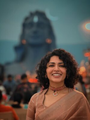 Maalavika Sundar Instagram - Om Namah Shivaya 

Thank you baby Hooban for this picture and everything ♥️♥️♥️ I love you to the moon and back and you truly are a blessing to me .. what will I do without you … Muah @deepa_rahmaniac :) 

#onlylove