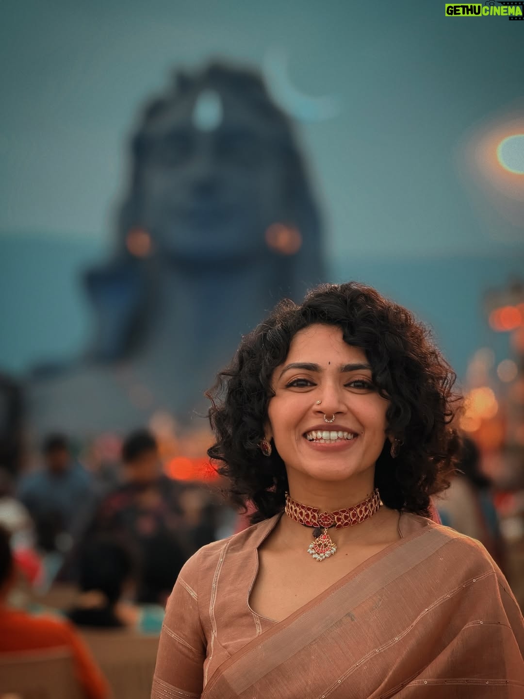 Maalavika Sundar - 27.4K Likes - Om Namah Shivaya 

Thank you baby Hooban for this picture and everything ♥️♥️♥️ I love you to the moon and back and you truly are a blessing to me .. what will I do without you … Muah @deepa_rahmaniac :) 

#onlylove