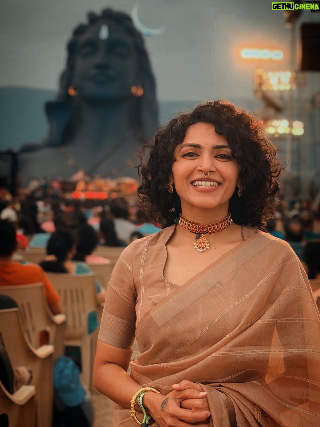 Maalavika Sundar - 27.4K Likes - Om Namah Shivaya 

Thank you baby Hooban for this picture and everything ♥️♥️♥️ I love you to the moon and back and you truly are a blessing to me .. what will I do without you … Muah @deepa_rahmaniac :) 

#onlylove