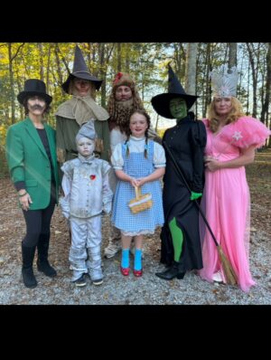 Maci Bookout Instagram - “Being scared doesn’t mean you lose. Even the bravest people get scared.” - Wizard of Oz

#happyhalloween #wizardofoz #theresnoplacelikehome