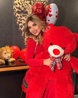 Madeleine Matar Instagram - Love is in the air…😉
Happy valentine’s day ❤️❤️

#madeleinematar #مادلين_مطر #valentines #love