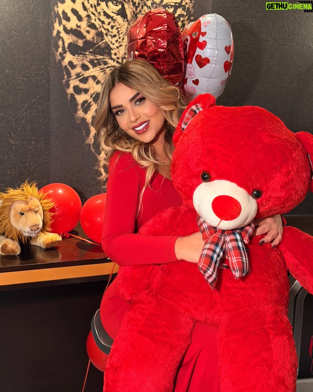 Madeleine Matar - 2.3K Likes - Love is in the air…😉
Happy valentine’s day ❤️❤️

#madeleinematar #مادلين_مطر #valentines #love