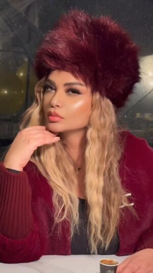 Madeleine Matar Instagram - كلمني أسمعلك اندهلي أرجعلك،
تجرحني مش خايفة ده أنا خايفة 
على زعلك…❤️❤️

#كلمني_أسمعلك 
#madeleine_matar #مادلين_مطر #أغاني #ترند