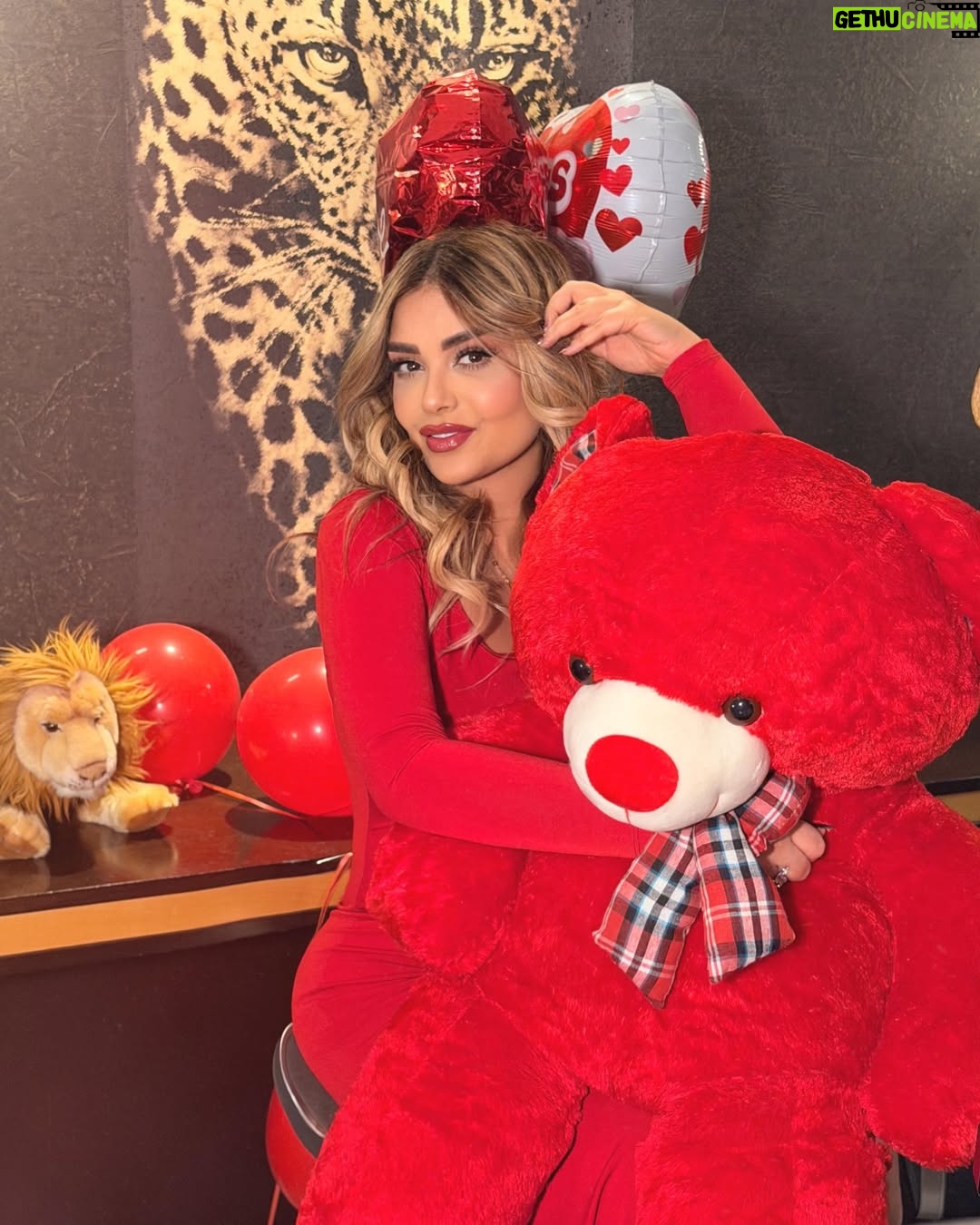 Madeleine Matar - 2.3K Likes - Love is in the air…😉
Happy valentine’s day ❤️❤️

#madeleinematar #مادلين_مطر #valentines #love