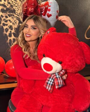 Madeleine Matar Instagram - Love is in the air…😉
Happy valentine’s day ❤️❤️

#madeleinematar #مادلين_مطر #valentines #love