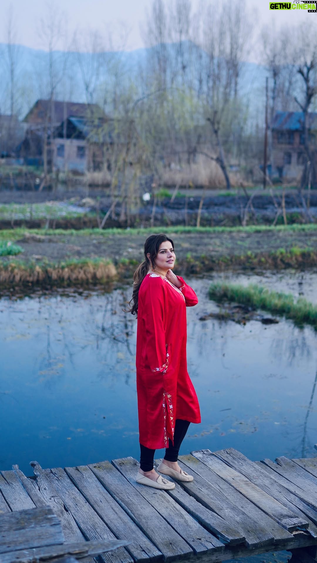 Madhu Sharma - 12.6K Likes - This isn’t just a market, it’s Kashmir’s heartbeat on water… where mornings float and stories bloom..
#floatingmarket #madhusharma #srinagar #kashmir #travel