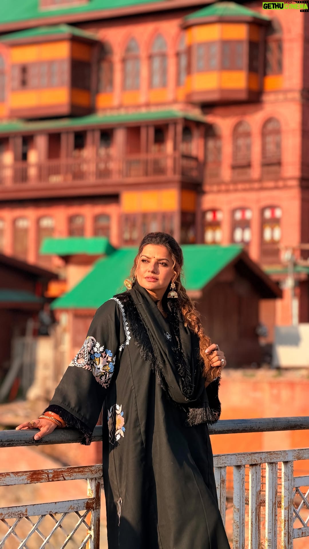 Madhu Sharma - 16K Likes - Srinagar downtown a vintage vibe….