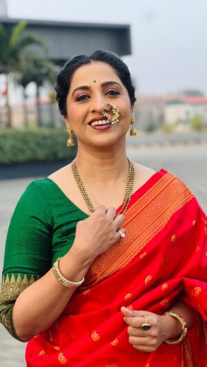 Madhurani Gokhale Instagram - My saree is my statement piece..!
Saree by @pratha_sarees
MUA @sg_makeup_artistry
Jewellery @jizajewellerystudio
Video @avaliya_avadhut