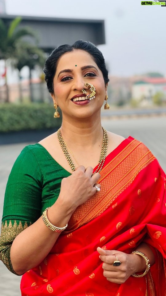 Madhurani Gokhale - 15.9K Likes - My saree is my statement piece..!

Saree by @pratha_sarees 
MUA @sg_makeup_artistry 
Jewellery @jizajewellerystudio 

Video @avaliya_avadhut