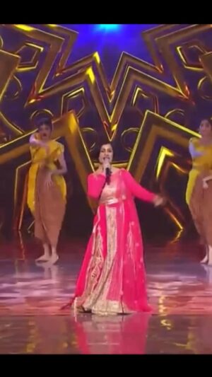 Madhushree Instagram - #mallipoo #mallipoo #mallipoosong #mallipoomania #arrahman #gautammenon  #silambarasan #music #song #singer #singing #lyrics #film #artist #thamarai  #tamil