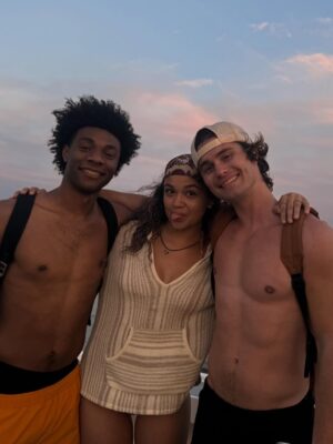 Madison Bailey Instagram - i learned a lot about myself this year.
my heart, my habits, and everything in between. i’m thankful for the blessings in disguise and the blessings so clear you couldn’t miss em. thank you to the new and the old friends who made this year feel incredibly special. cheers to another 365 🥳 💗
