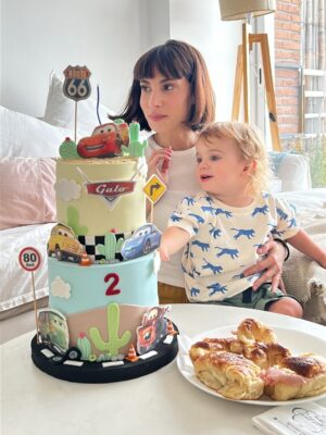 Magui Bravi Instagram - Felices DOS ! Feliz cumple amor de mi vida 🩵✨ te amo infinito. 
•
Y como Cars hoy es nuestra nueva religión @cakeland.ba nos sorprendió como siempre al igual que @danellaeventos que me acompaña en cada momento inolvidable. ✨🎂🍰🥳🎁