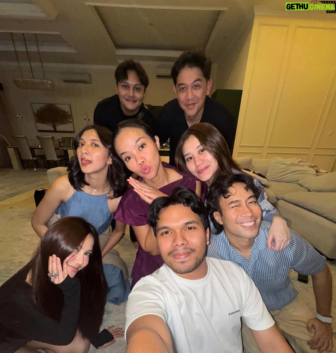 Mahalini Raharja - 1.6 Million Likes - We love you ka vid🤍
semua tau km seindah itu🤍