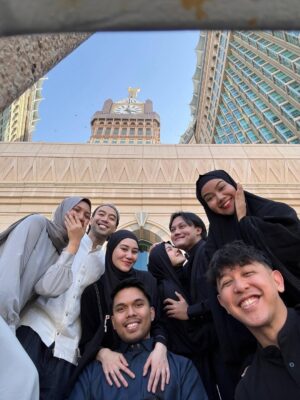 Mahalini Raharja Instagram - We love you ka vid🤍
semua tau km seindah itu🤍