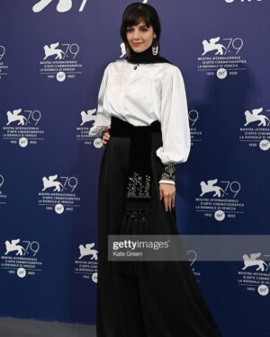 Mahsa Hejazi Instagram - Venice film festival for āworld war 3ā movie directed by @houman_seyedi
.
.
.
And another beautiful work from @rosewaterhouse_official š