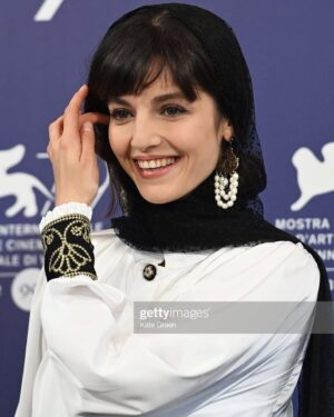 Mahsa Hejazi Instagram - Venice film festival for āworld war 3ā movie directed by @houman_seyedi
.
.
.
And another beautiful work from @rosewaterhouse_official š
